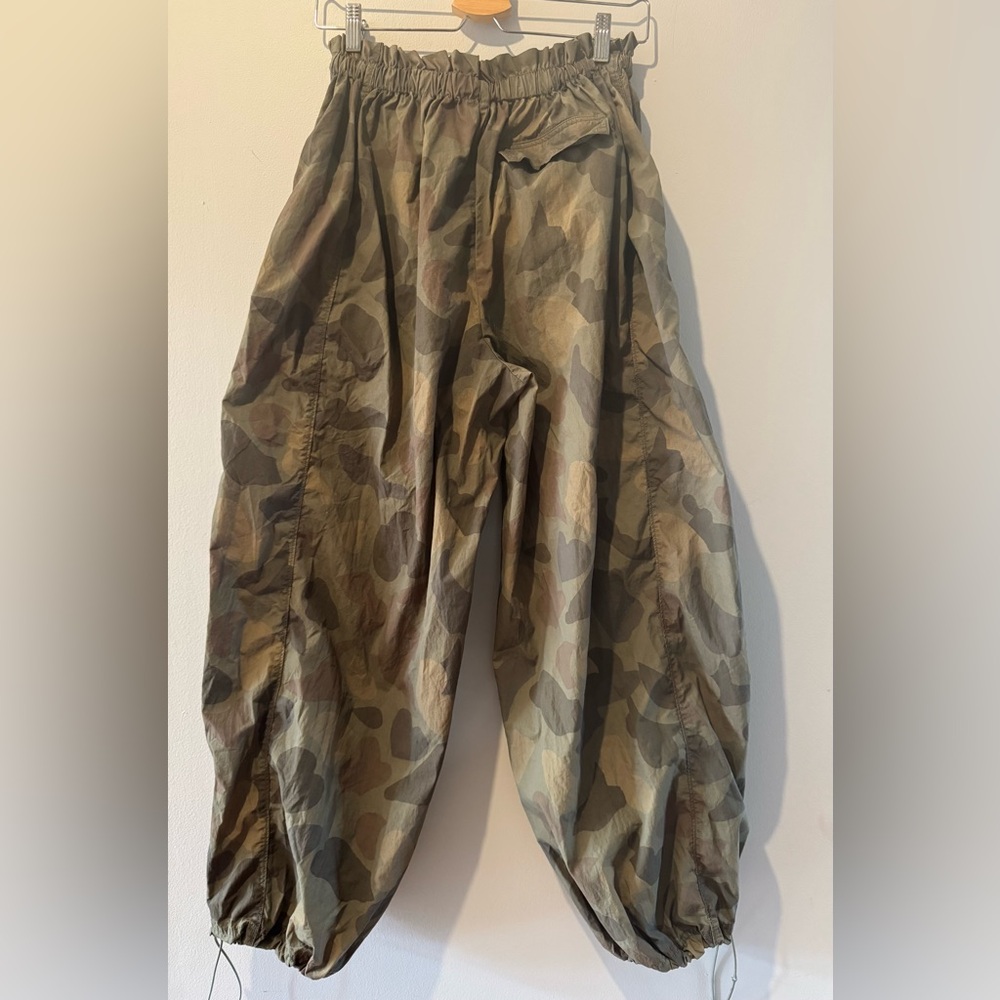 Urban Outfitters Camo Parachute Pants – Drawstring Hem – Size Small - Picture 3 of 6
